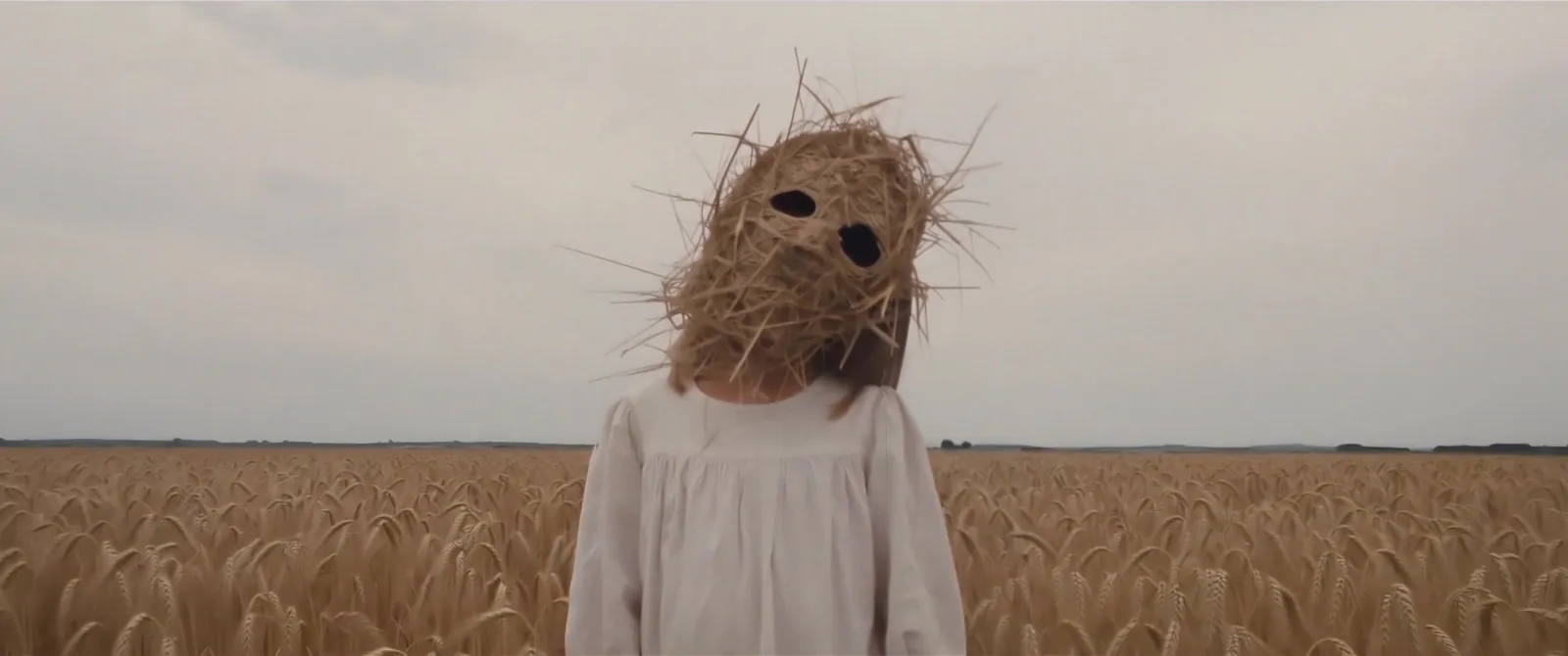 La fille au masque de paille, plan final.