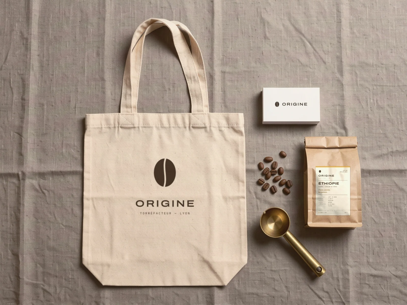 Tote, cartes, sachet.